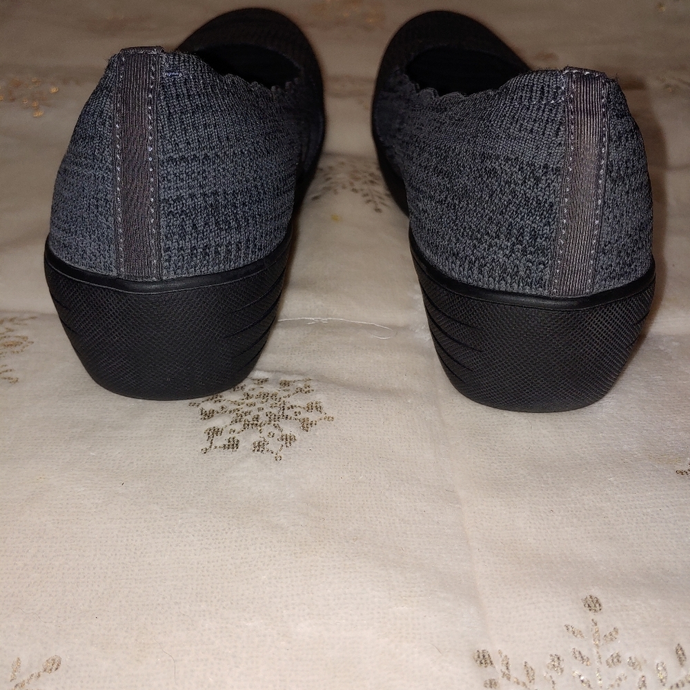 Skechers Memory Foam Shoes. Size 9. - image 5